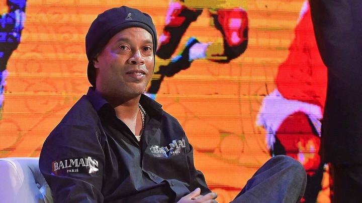 Ronaldinho gây bão khi xuất hiện ở Indonesia